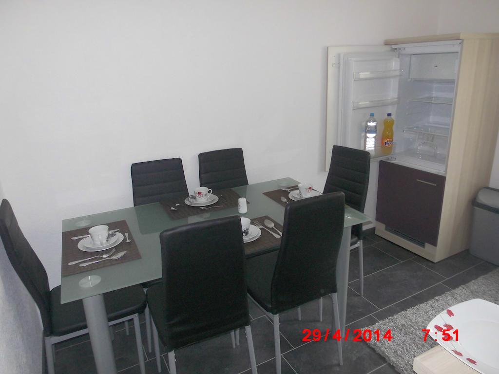 Frankfurt Airport & Fair Apartment Kelsterbach Pokoj fotografie